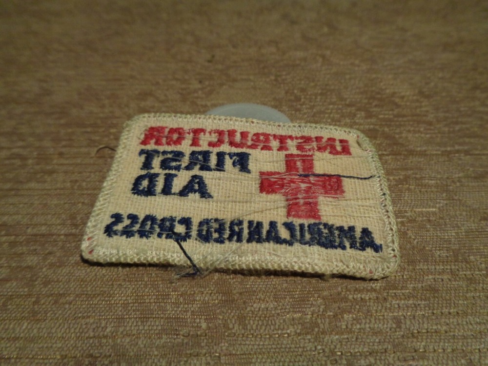 Vintage INSTRUCTOR FIRST AID AMERICAN REDD CROSS Embroidered Ski Patch