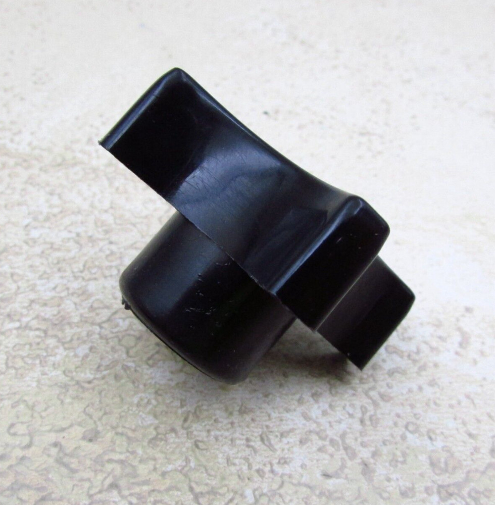 QTY (4), 1/4-28 Fine Thread, Clamping, Thru Hole, Plastic Grip, 4 Point, Knobs