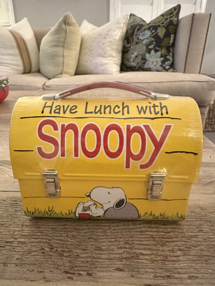 Hallmark School Days Snoopy Peanuts Lunchbox Limited Edition 2000