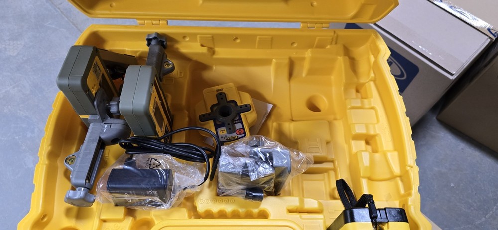 Spectra Precision UL633N Laser Level Kit