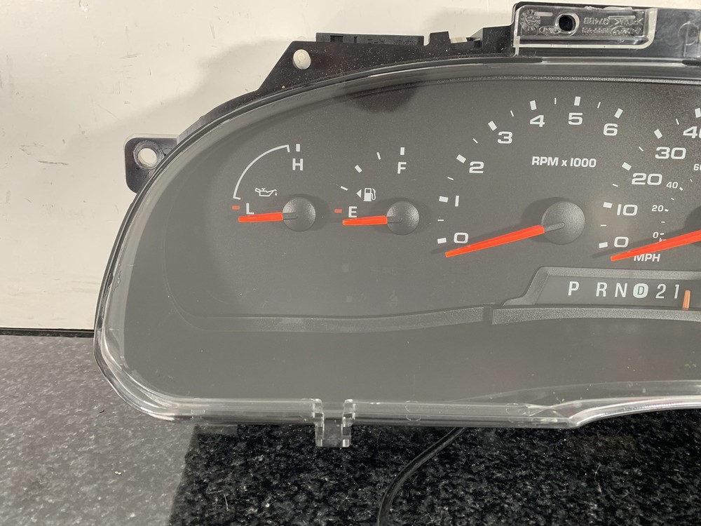 Speedometer Instrument Cluster 2006 Ford E150/E250/E350 Van 122,578 Miles