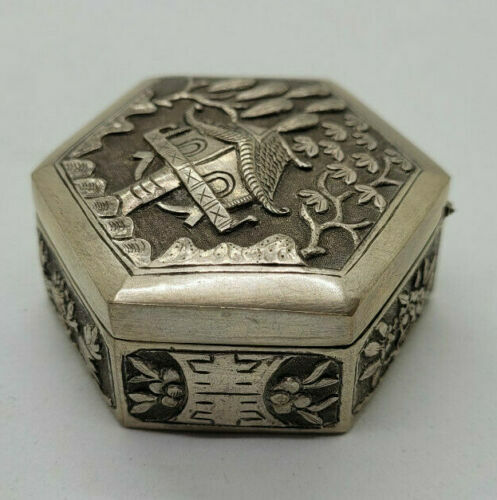 ANTIQUE BEAUTIFUL CHINESE EXPORT SOLID SILVER SNUFF BOX 30 G. / B021
