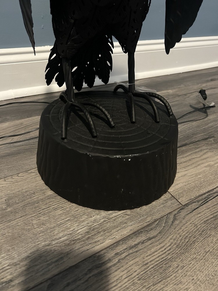 27” Tall Metal Crow Accent Light