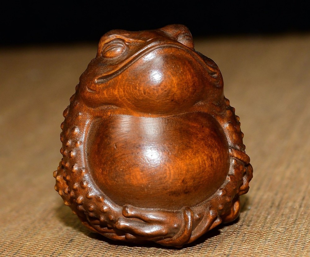 Premium Boxwood Golden Toad Ornament