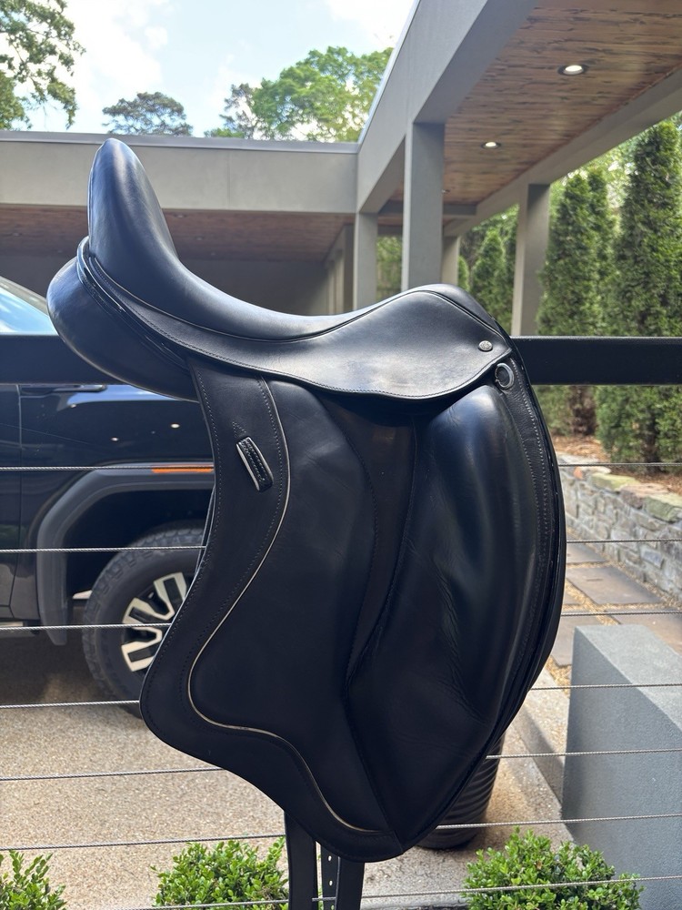 Stackhouse Dressage Saddle - 16in seat / Medium tree