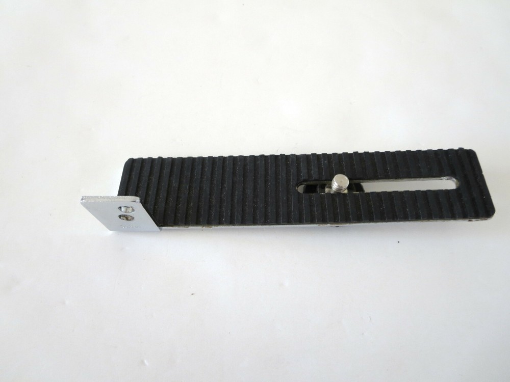 VINTAGE POPULAR 505-S SOLID STATE FLASH UNIT W ITH POWER SUPPLY AND BRACKET