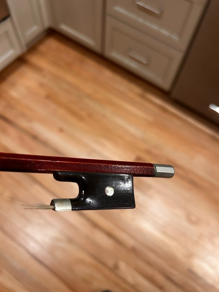 violin bow with mark