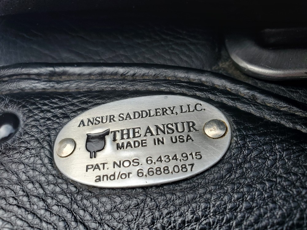 Ansur Classic Treeless Saddle Black Leather 17"