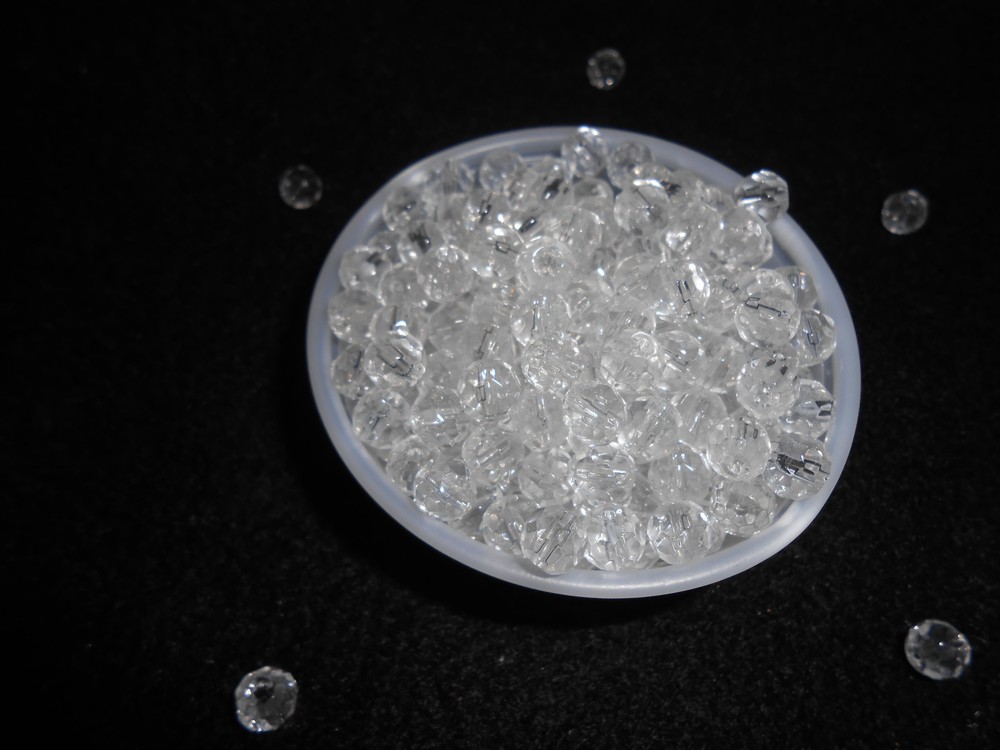 200 crystal 6mm beads. B6RCH-200