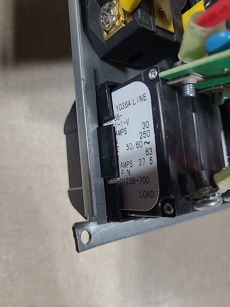 APC AP Back Panel Breaker Output 120 208 240v