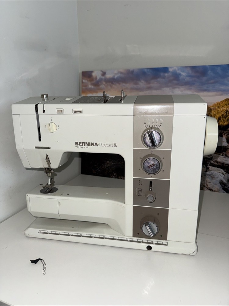 BERNINA Record 930 Electronic Sewing Machine
