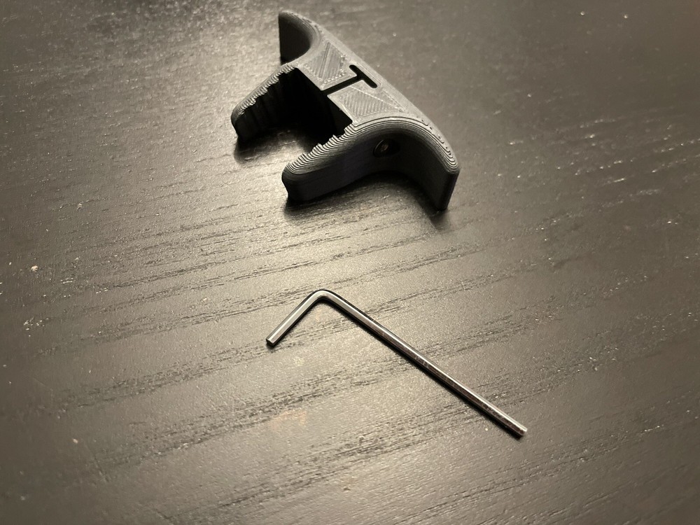Smith & Wesson sw22 victory Ambidextrous bolt racker. ( CF Pla)