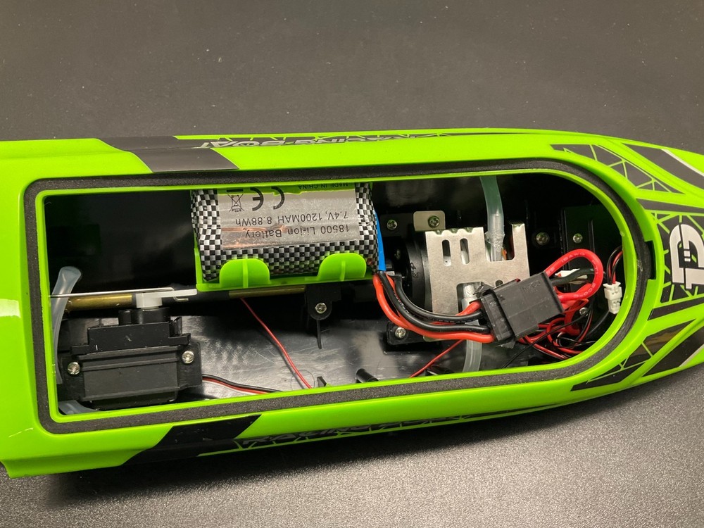 DEERC RC Boat LED Light 20MPH Self Righting Racing Boat 30 Mins