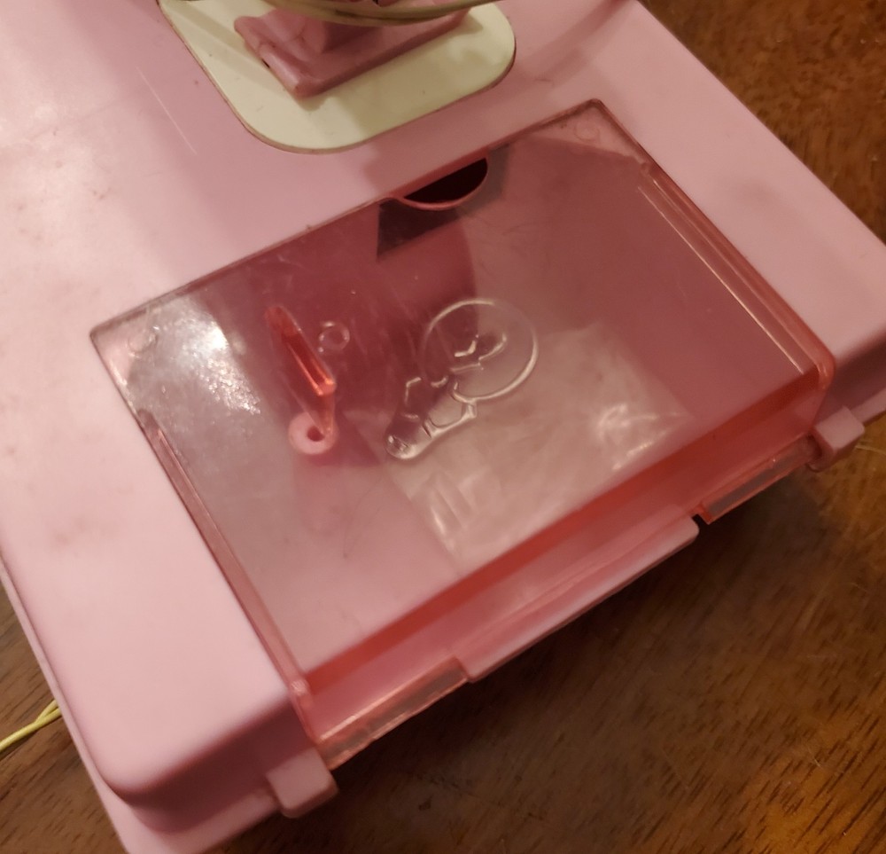 Chainstitch Sewing Machine Battery Powered Kids AS IS Broken Thread Holder