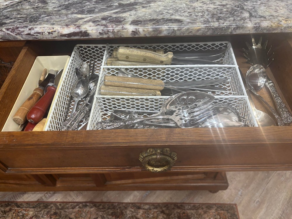 antique buffet a deux corps