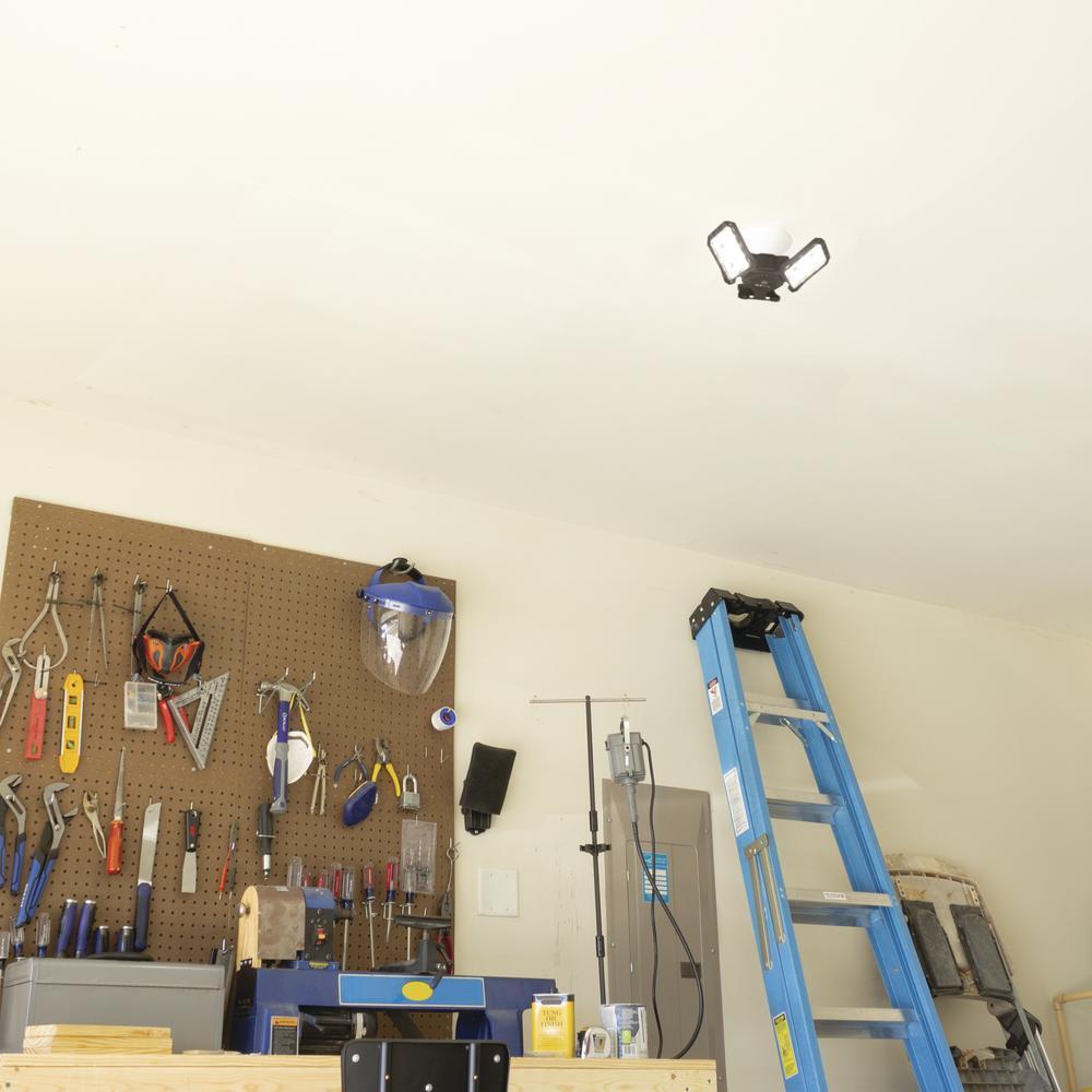 GT-Lite 3000 Lumen 3-Panel Adjustable Daylight 5000K LED Light Bulb 30,000 Hour