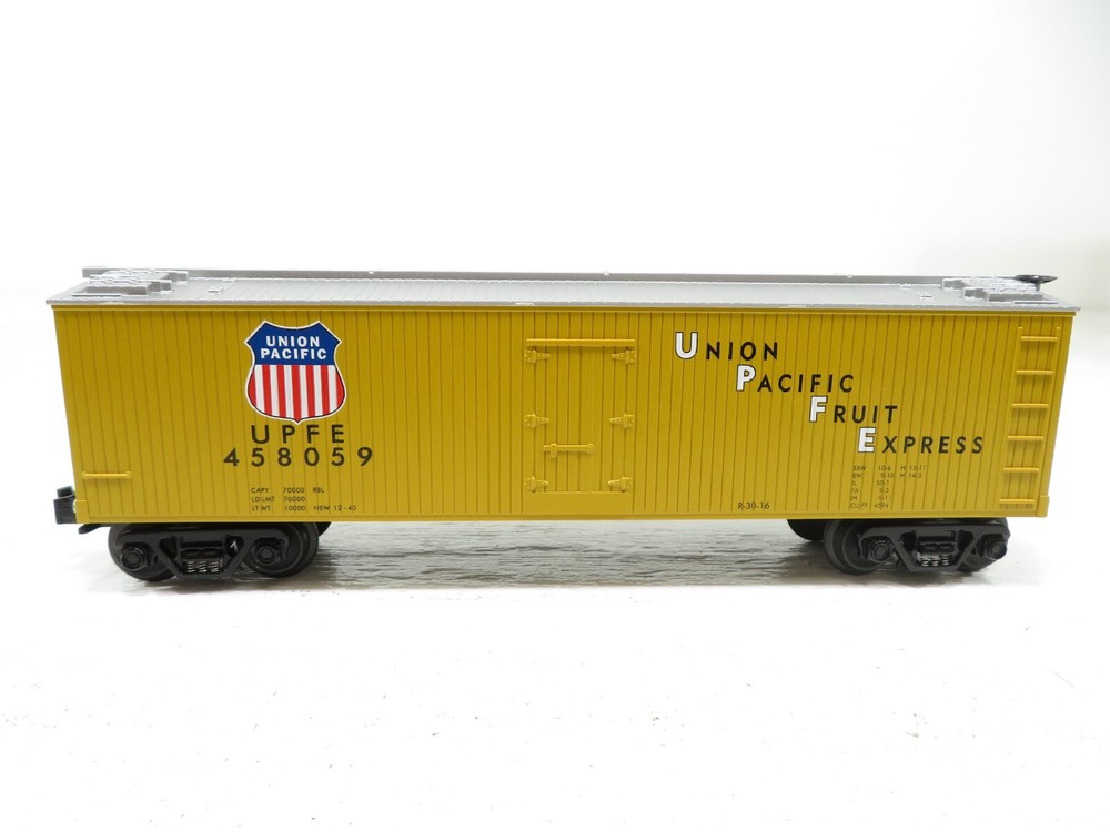MTH 30-7813 Union Pacific Reefer Car LN