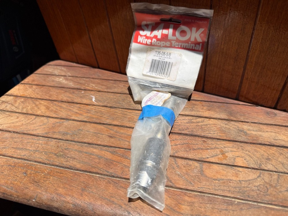 136-08-5/8  Sta-Lok Swageless Stud (Right Hand) w/ Threads