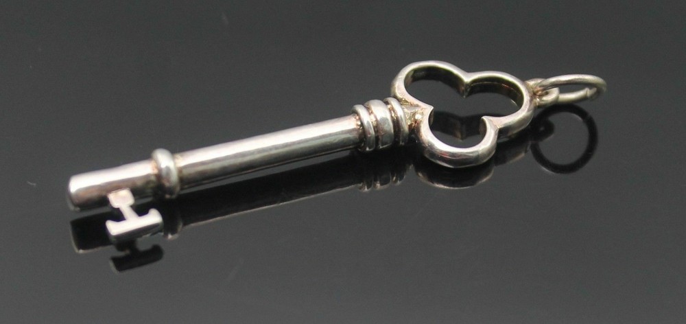 SUPERB DESIGNER INSPIRED LARGE KEY FROM MY HEART SOLID STERLING SILVER PENDANT