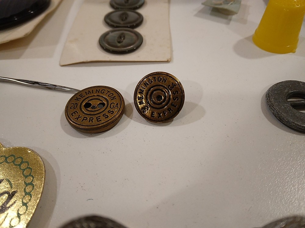ANTIQUE SEWING THIMBLE AND BUTTON LOT