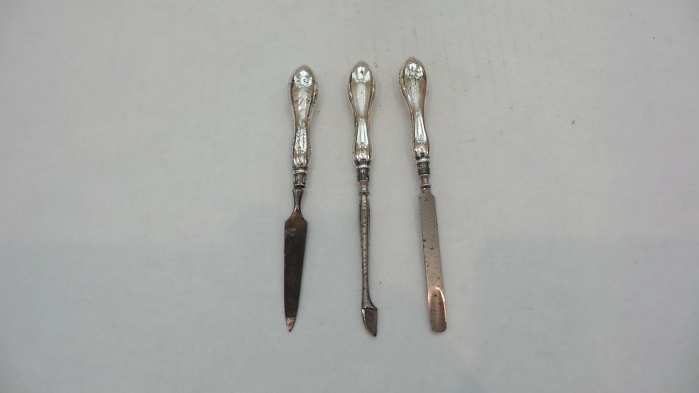 ENGLISH HALLMARKED STERLING SILVER NAIL TOOL ACCESSORY STAND