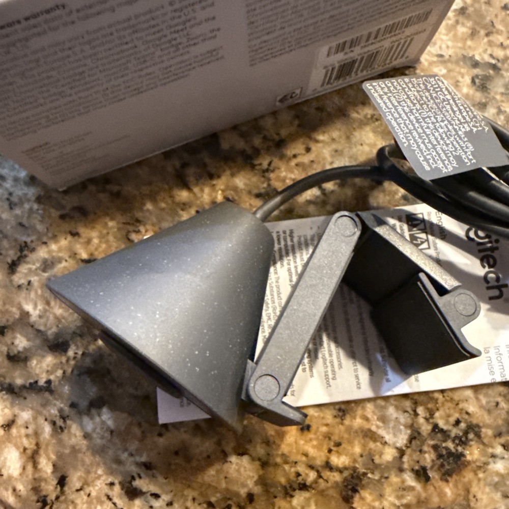 Logitech Brio 1080p Webcam - Auto Light Correction Privacy Shutter with