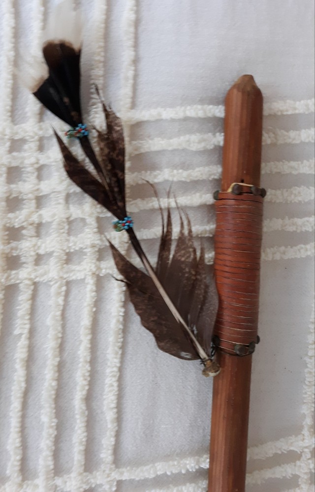 Tomahawk with Smoking Bowl - age Ax - Beads, feather & Studs - AX