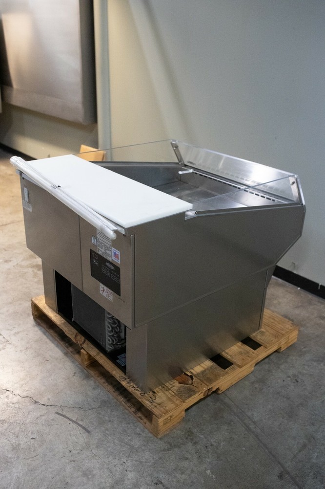 Federal SQ-3CDSS Refrigerated Self Serve Case - New - Open Box