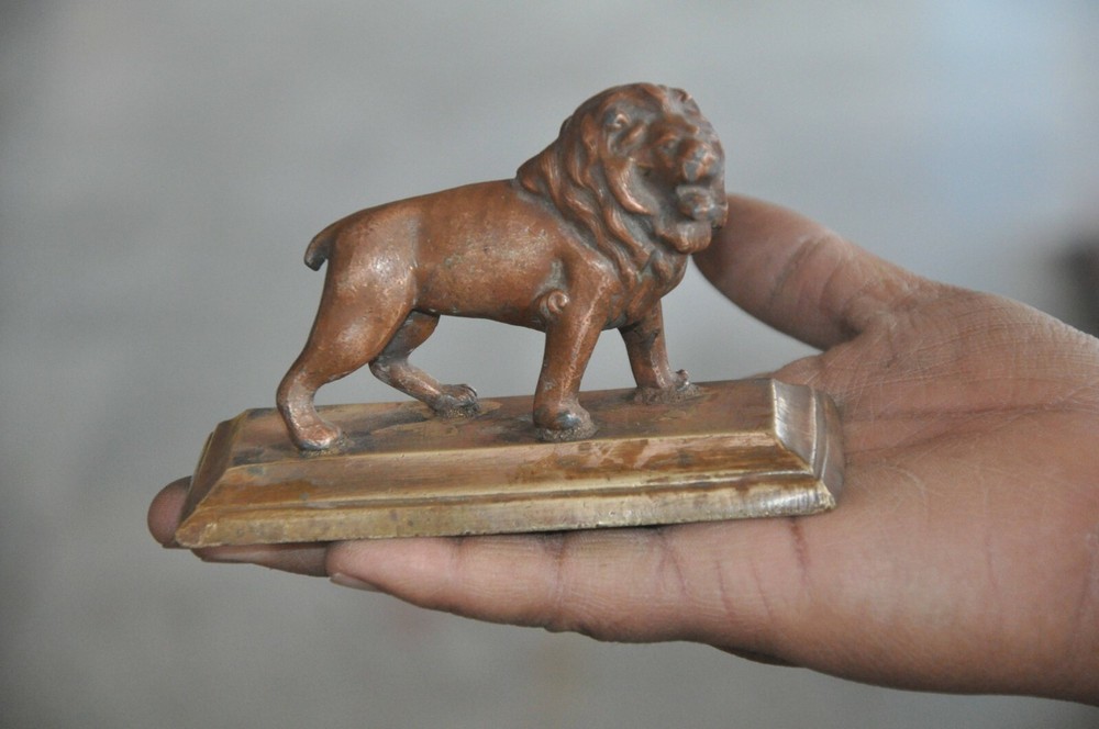 Old Copper & Brass Handcrafted Solid Lion Figurine
