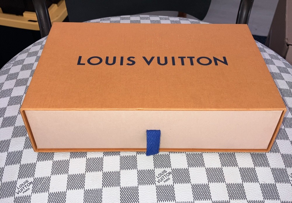 Authentic LOUIS VUITTON Drawer Style Empty Box 9 "x 5.75" x 2.25".
