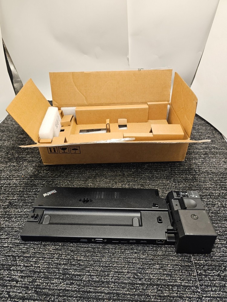 Lenovo 40AG0090US ThinkPad Basic 90W Docking Station Black