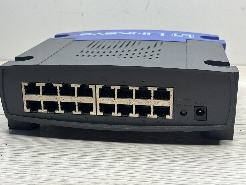 LINKSYS EFAH16W EtherFast 10/100 16-Port Workgroup Hub