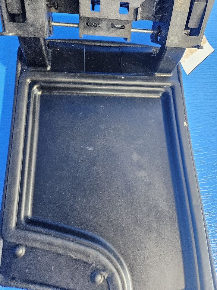 2006 BMW 325XI ARM REST
