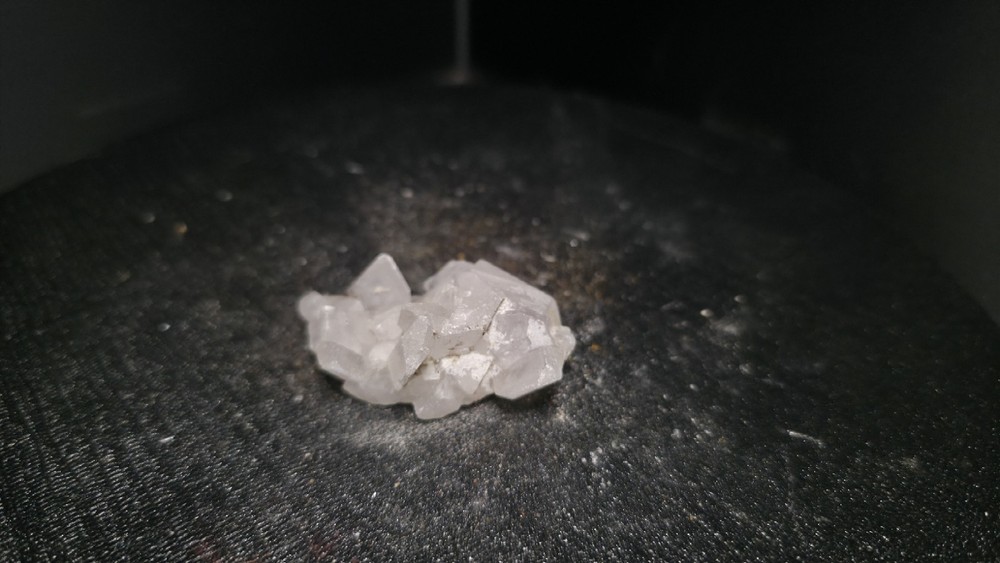 UV Reactive Mangano Calcite