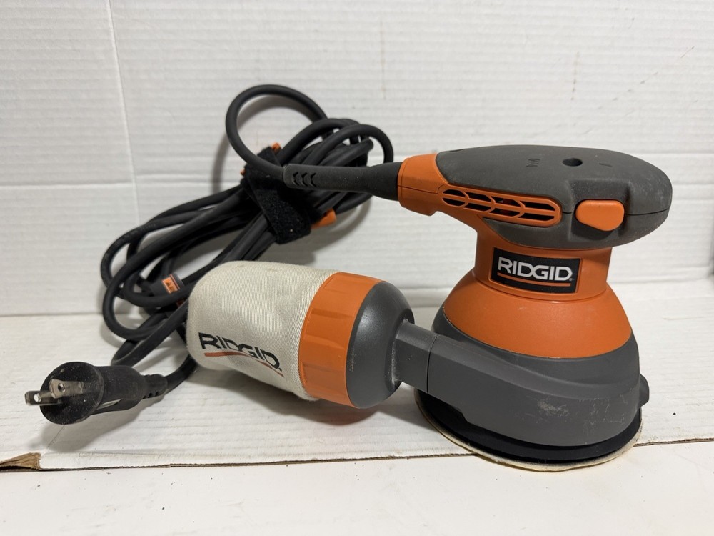 RIDGID TOOLS R2600 Sander With Case-works