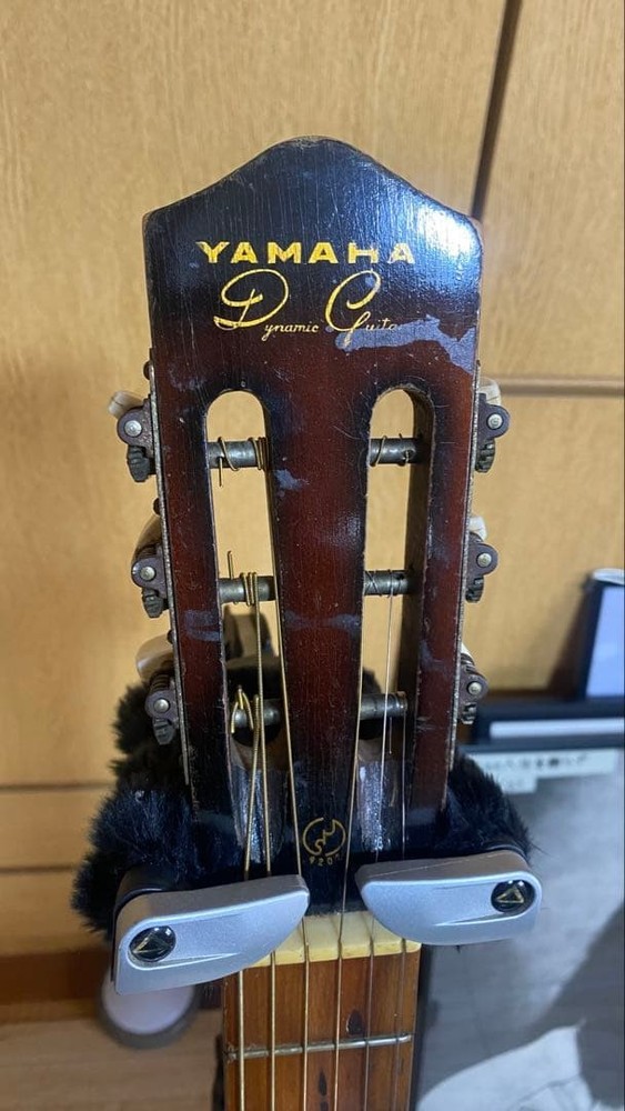YAMAHA Dynamica acoustic guitar