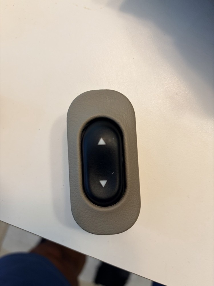 A06-33534-000 Window Switch for Freightliner / Sterling