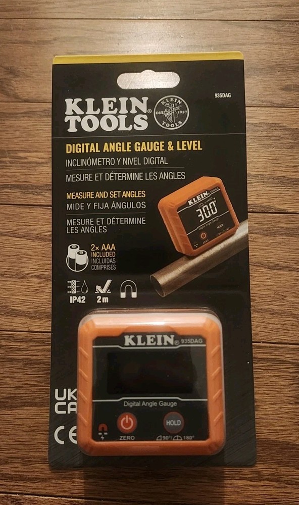 Klein Tools Digital Angle Finder Gauge and Digital Leveler 935DAG