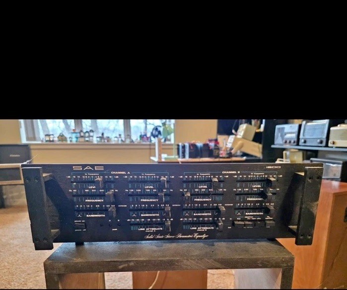 80's SAE PARAMETRIC 1800 EQUALIZER  - made in USA works great