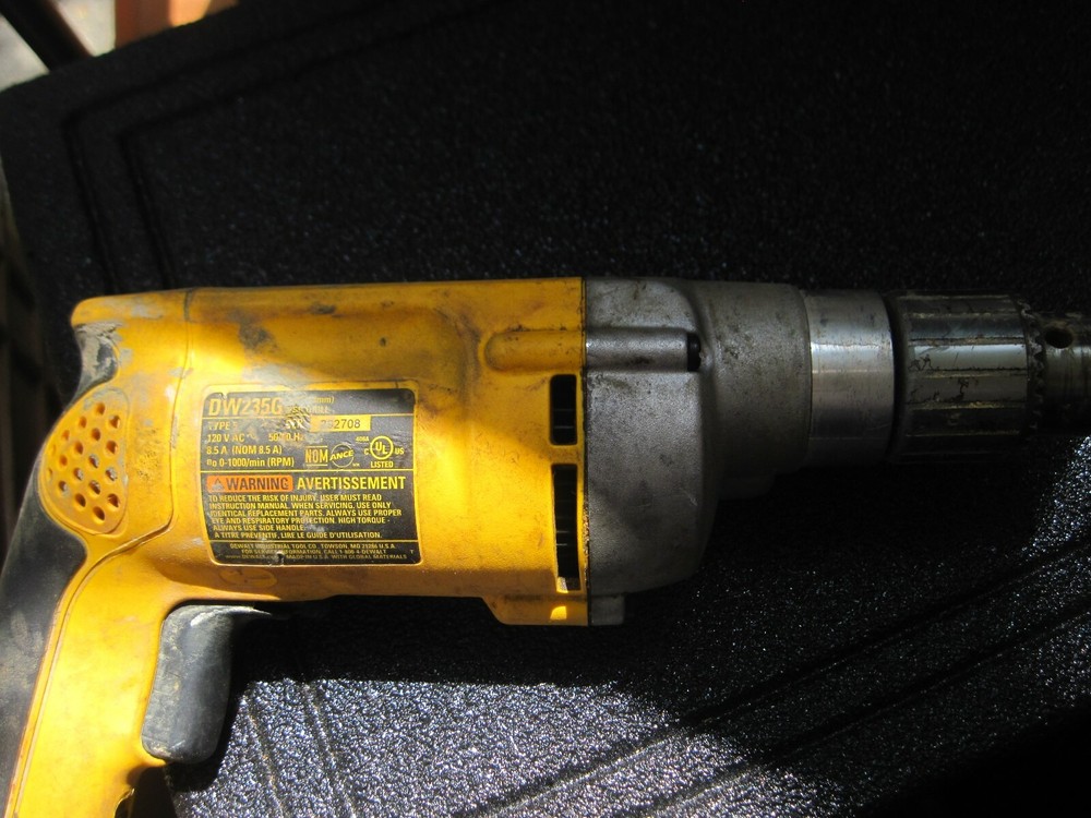 DEWALT VSR DRILL MODEL: DW235G