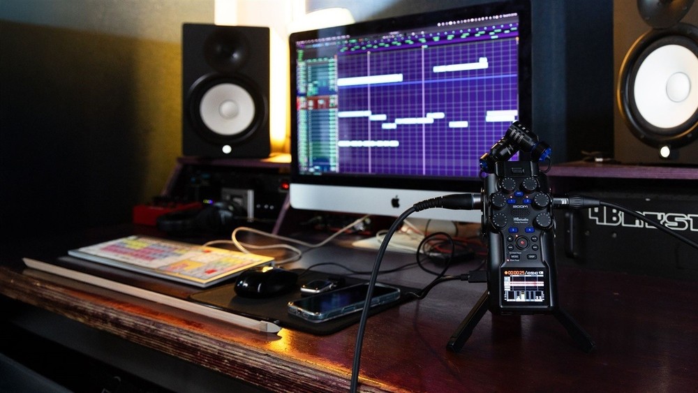 Zoom H6studio 8-Track 32-Bit Float Handy Recorder