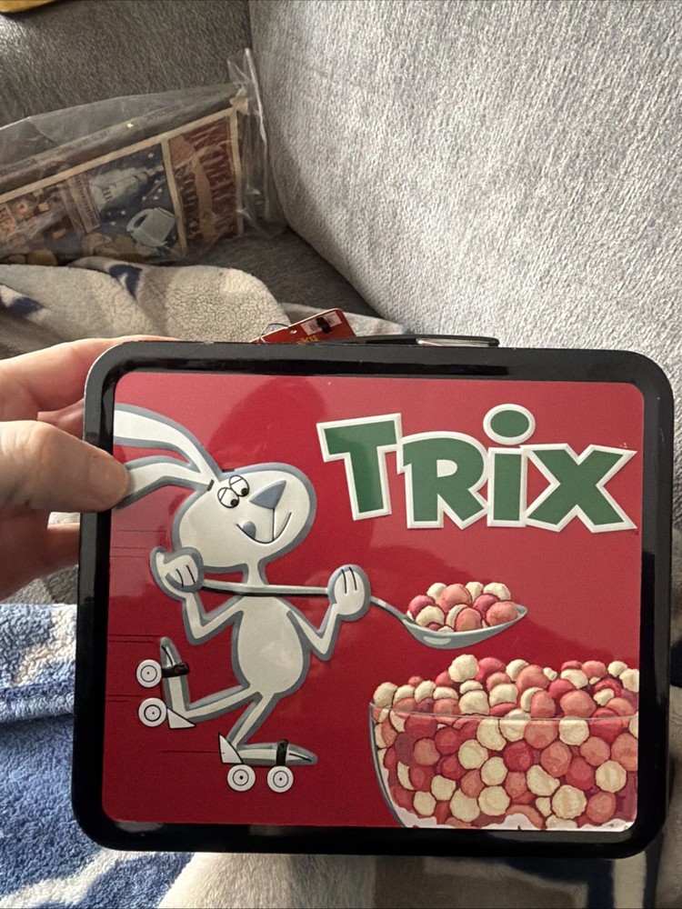 TRIX LUCKY CHARMS LUNCHBOX W/ TAG! VG!