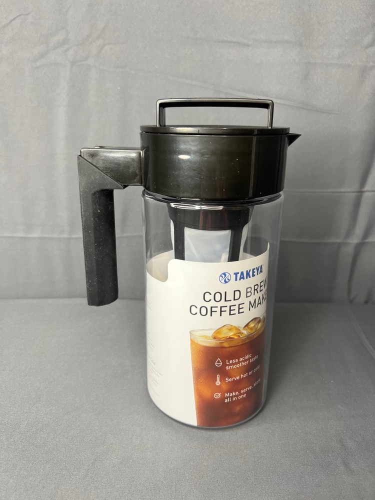 Takeya Cold Brew Coffee Maker with Black Lid Airtight Pitcher NWT