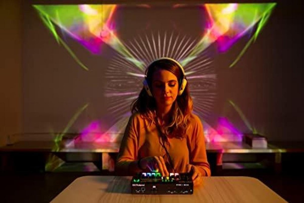 Roland MC-101 GROOVEBOX AIRA