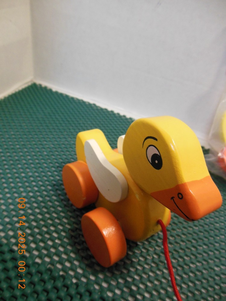 Wooden Pull Behind Ducks One small 1 bigger new and used