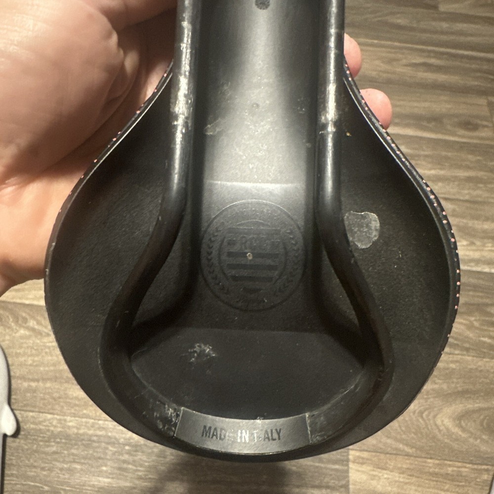 Rapha RCC Saddle Carbon Black/Pink