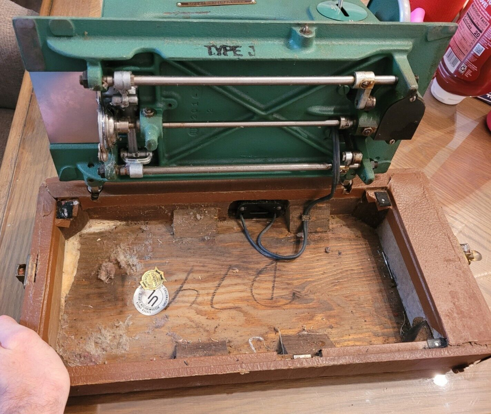 Free-Westinghouse Sewing Machine Round Bobbin Rotary LLC (Untested)