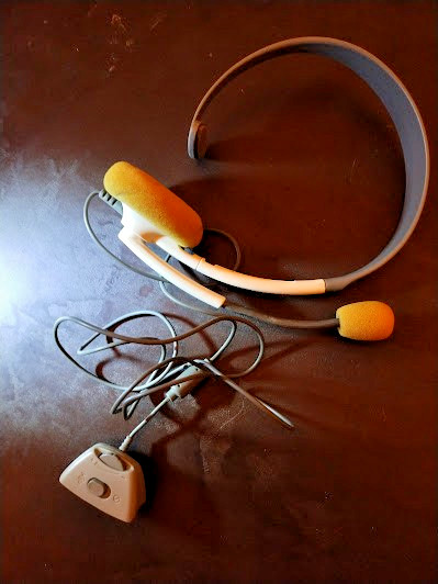 2 Microsoft Xbox 360 Headsets. Working.