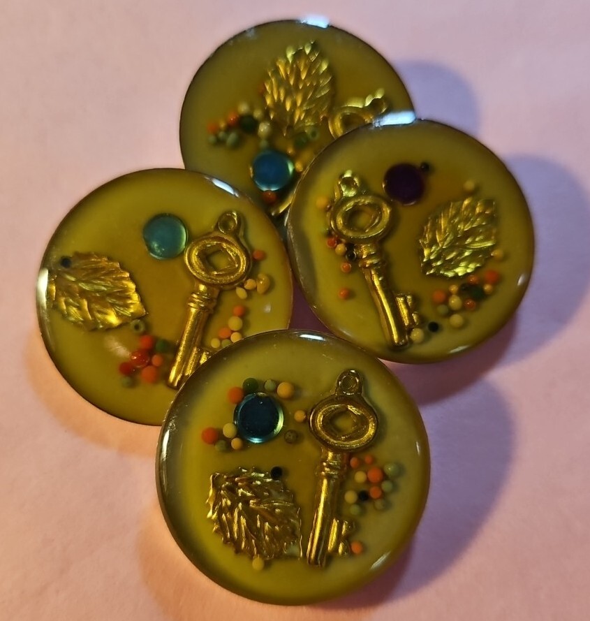 4 "Junque" Buttons Key, Leaf, Confetti  1 1/4" Metal Back