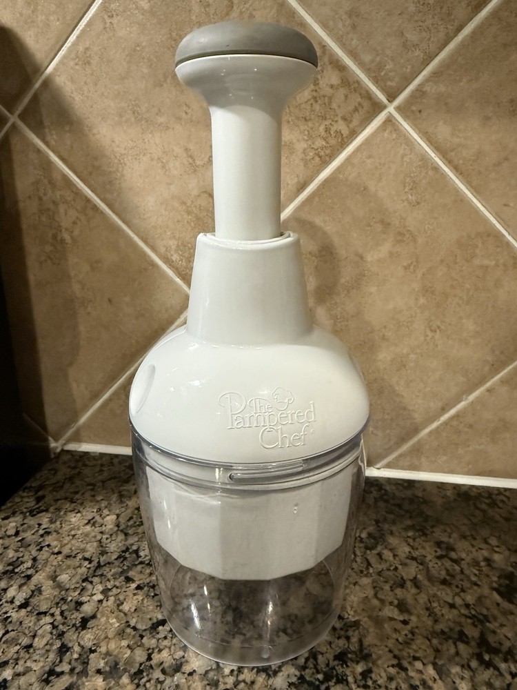 Pampered Chef Chopper White Vegetables Plastic